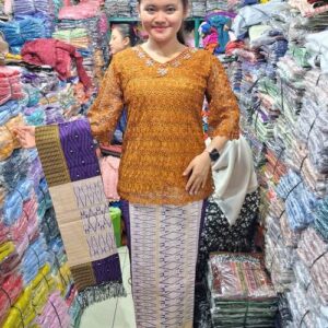 Atasan Hoki Leher V & Rok Pucca Sadum