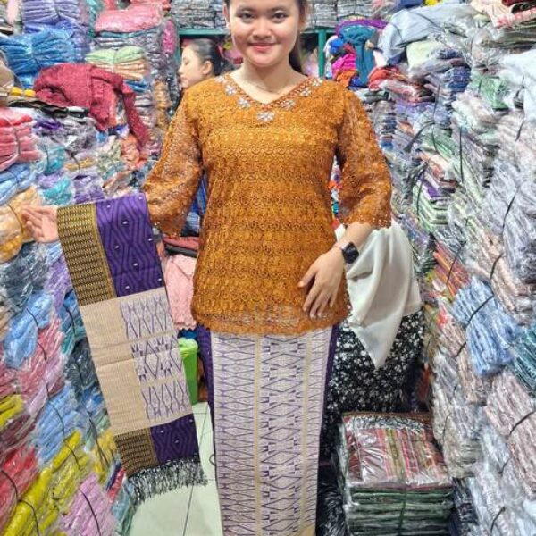 Atasan Hoki Leher V & Rok Pucca Sadum